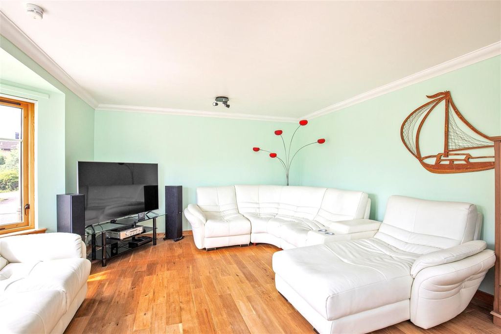 Property photo 3 of 24