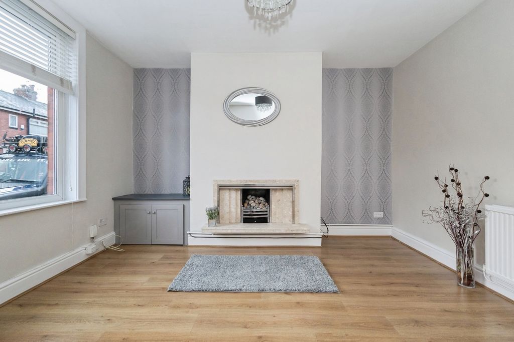 Property photo 3 of 17 Pbox-Img.Jpg