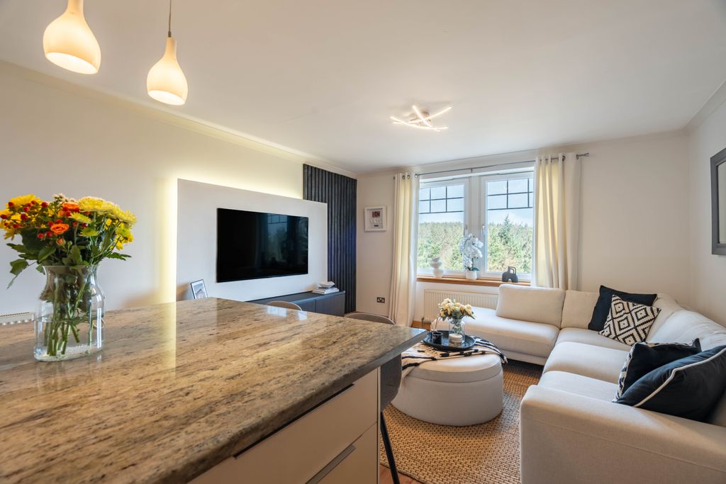 Property photo 2 of 42