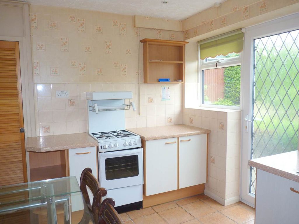 Property photo 3 of 8 Kitchen