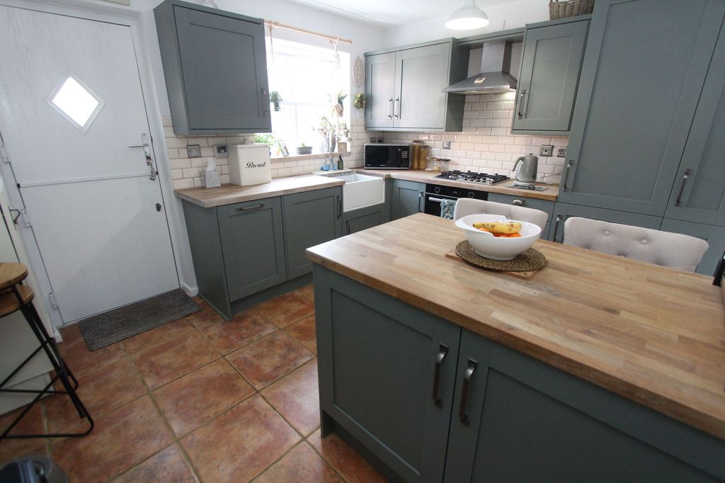 Property photo 2 of 21