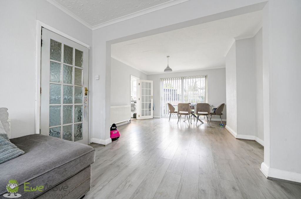 Property photo 3 of 11 Bdae5114-1239-4Ceb-9d73-1Dfceaf1Ea23