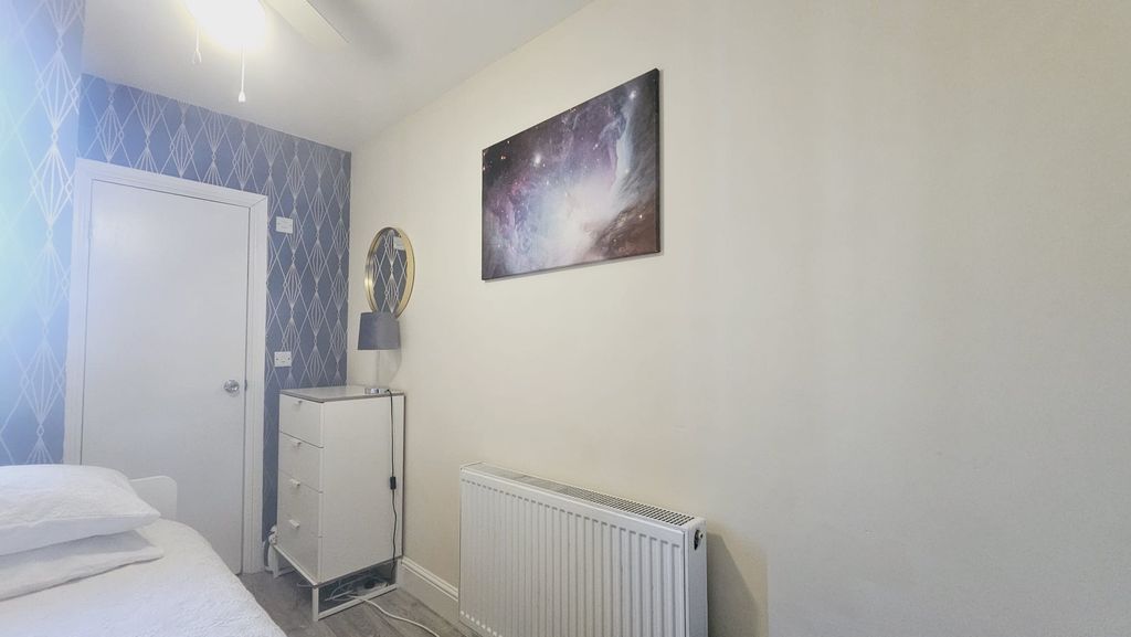 Property photo 3 of 44