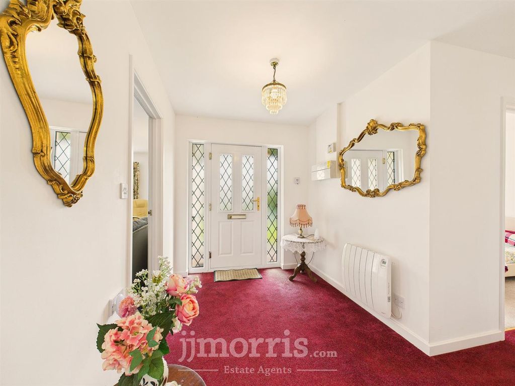 Property photo 2 of 35 Entrance Hall