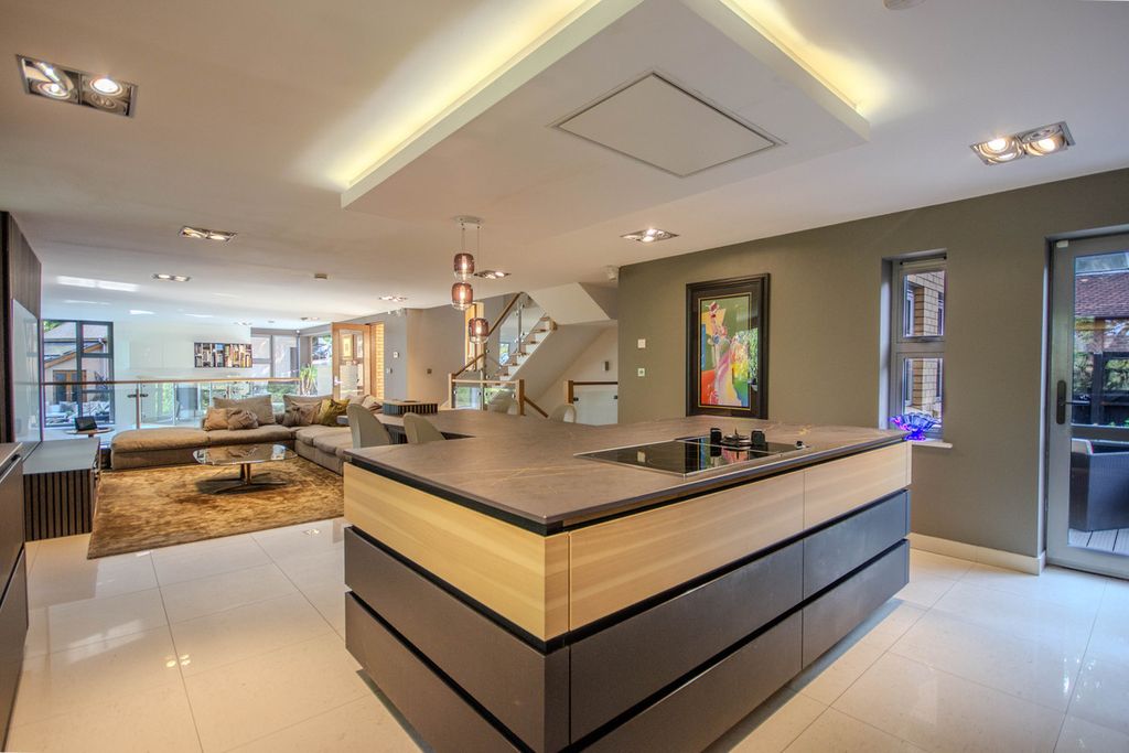 Property photo 2 of 44