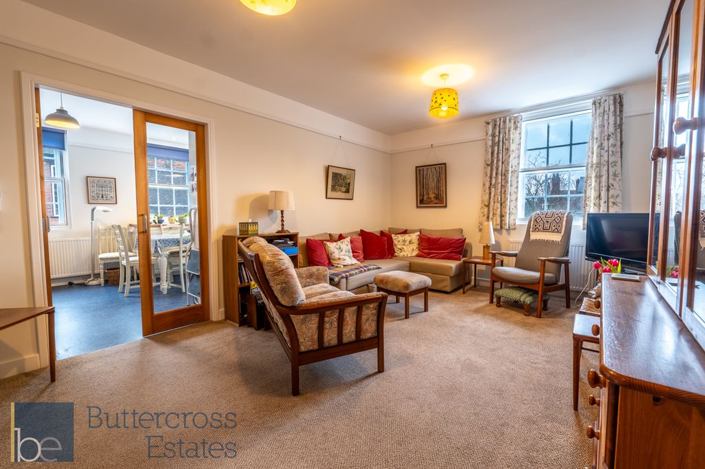 Property photo 3 of 20 Living Room