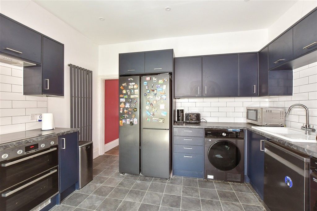 Property photo 3 of 12 Kitchen