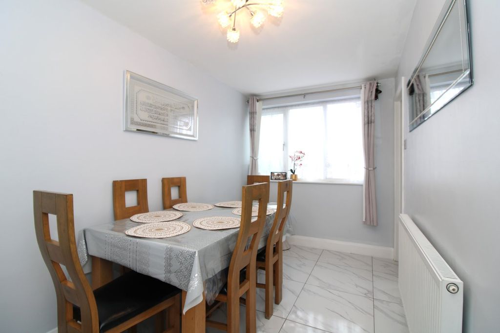 Property photo 3 of 25 Dining Area