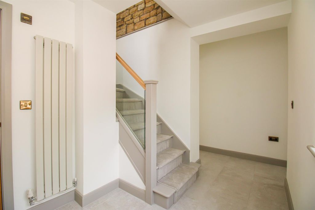 Property photo 2 of 20 Office/Snug