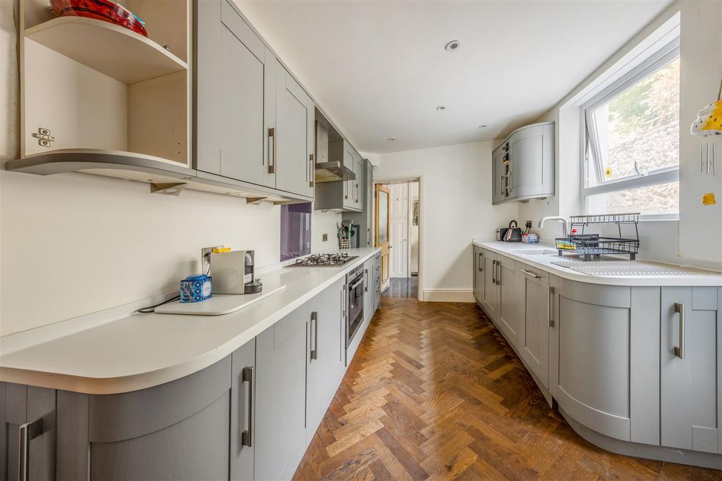 Property photo 2 of 19 93 Goldstone Road-3.Jpg