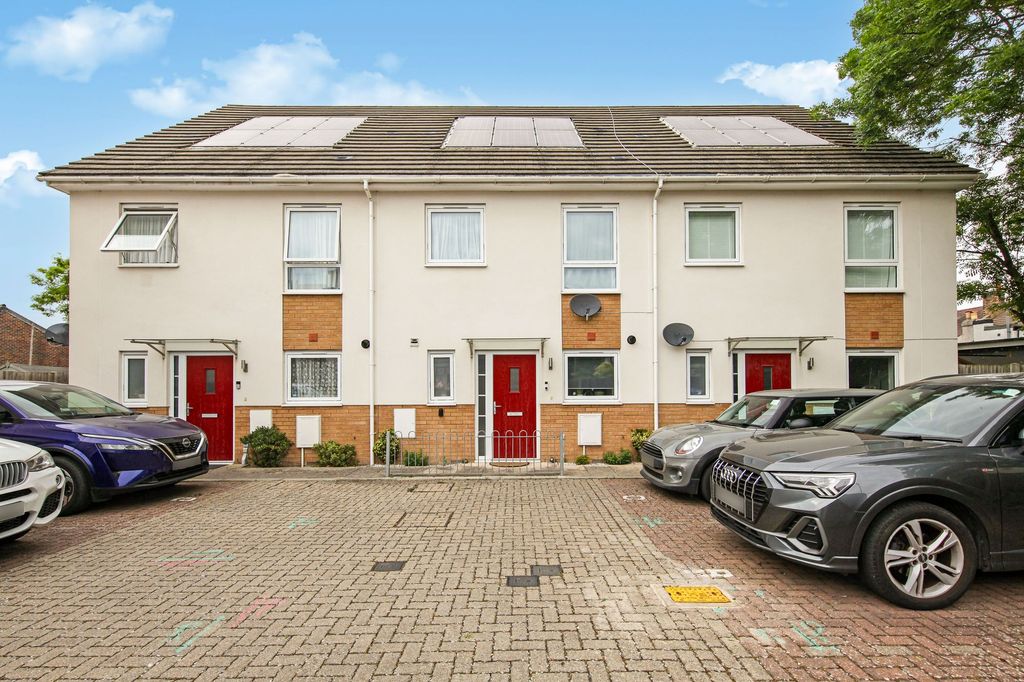 Property photo 1 of 14 10, Garratt Close, Thornton Heath - T44Lxobu4Lwykegjrnpr