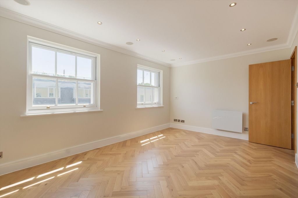 Property photo 2 of 12 Image
