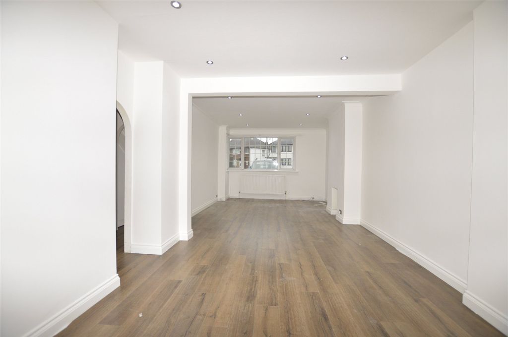 Property photo 2 of 10 Lounge