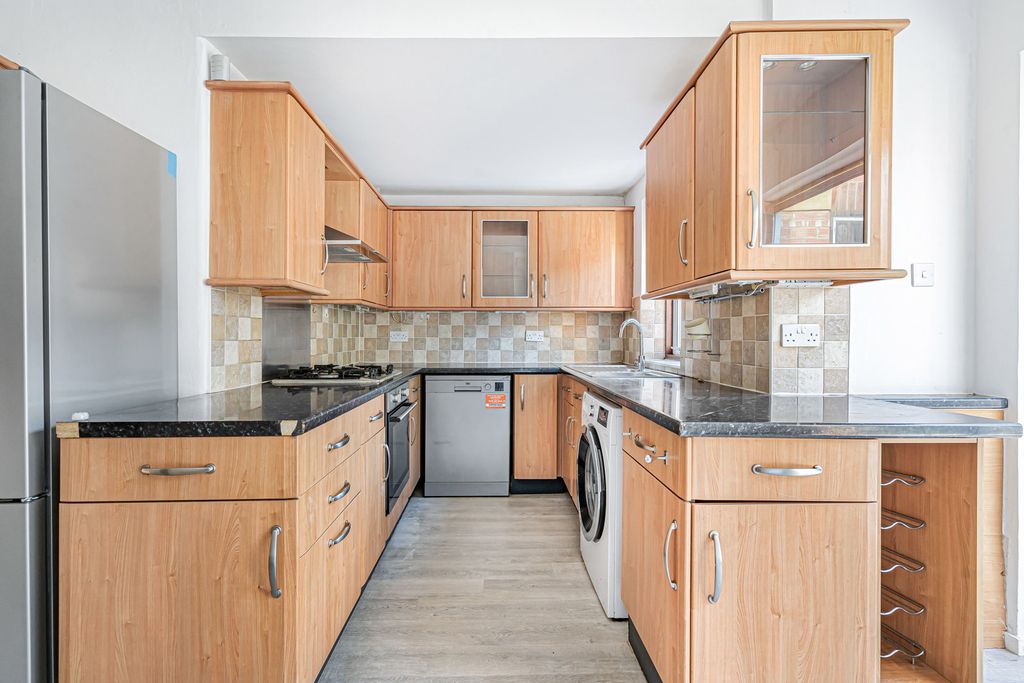 Property photo 3 of 17 Kitchen