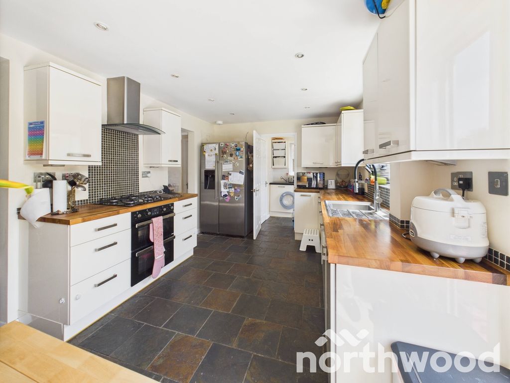 Property photo 3 of 27