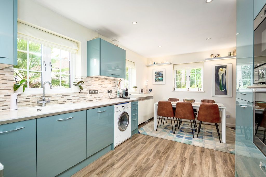 Property photo 2 of 21