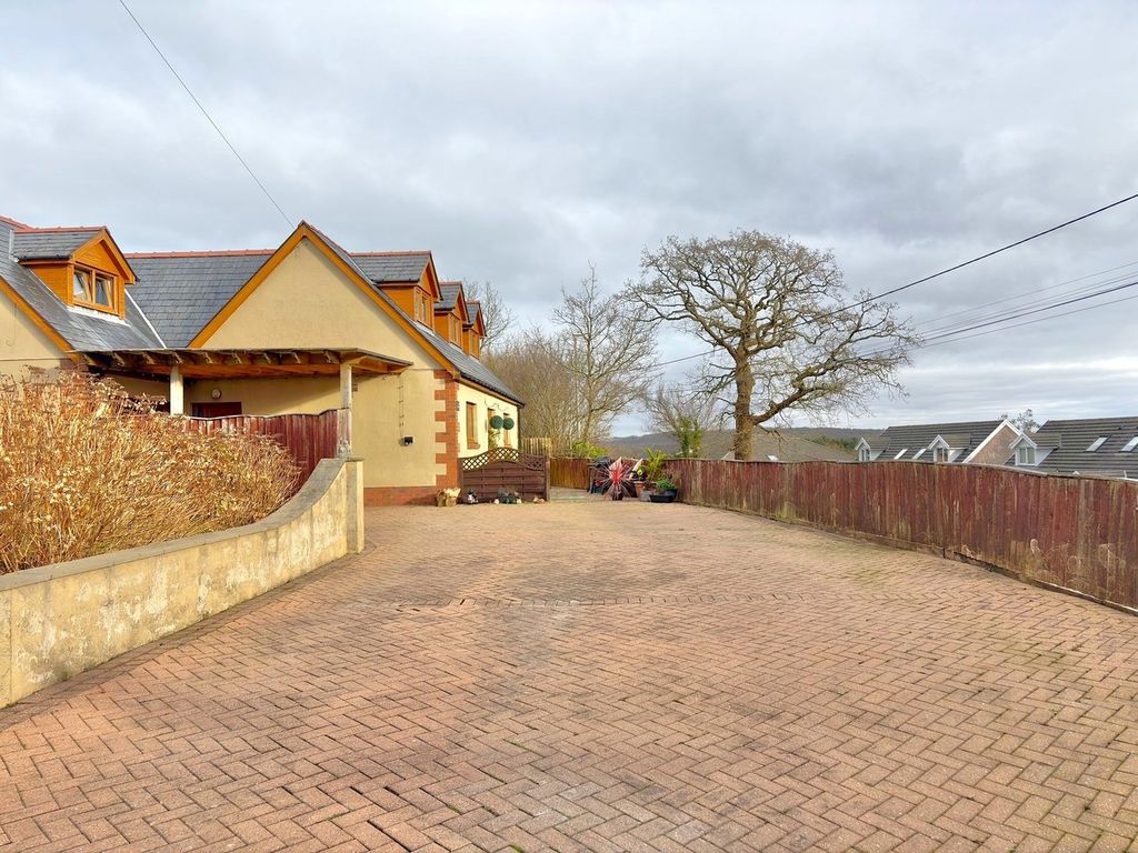 Property photo 3 of 33