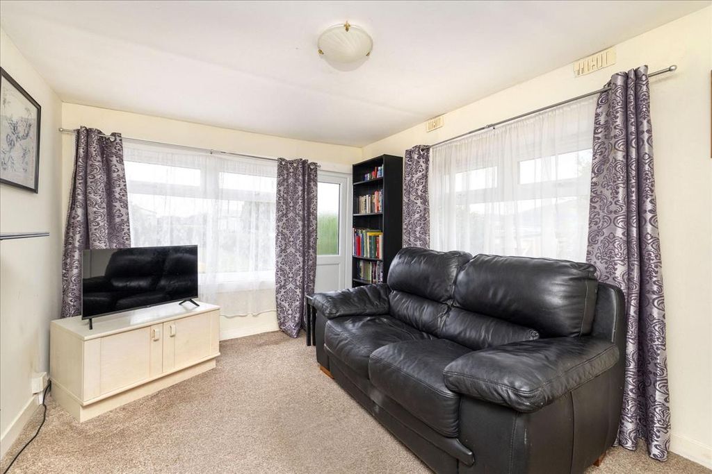 Property photo 3 of 23