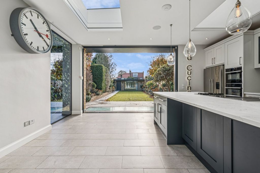 Property photo 2 of 29