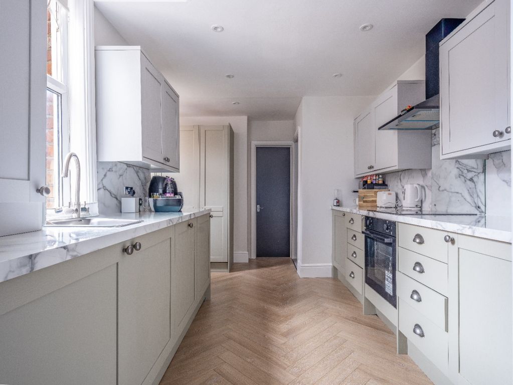 Property photo 2 of 8 4825181