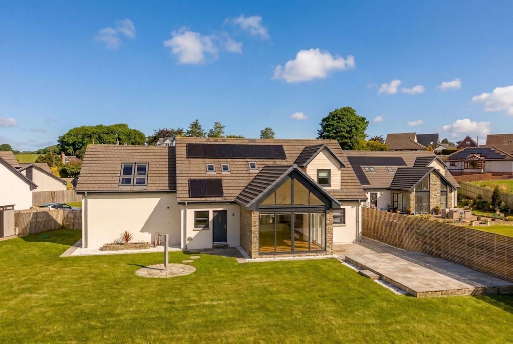 Property photo 2 of 34