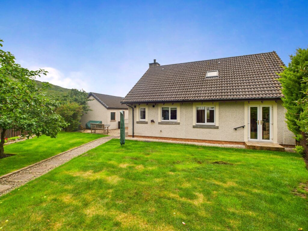 Property photo 2 of 32