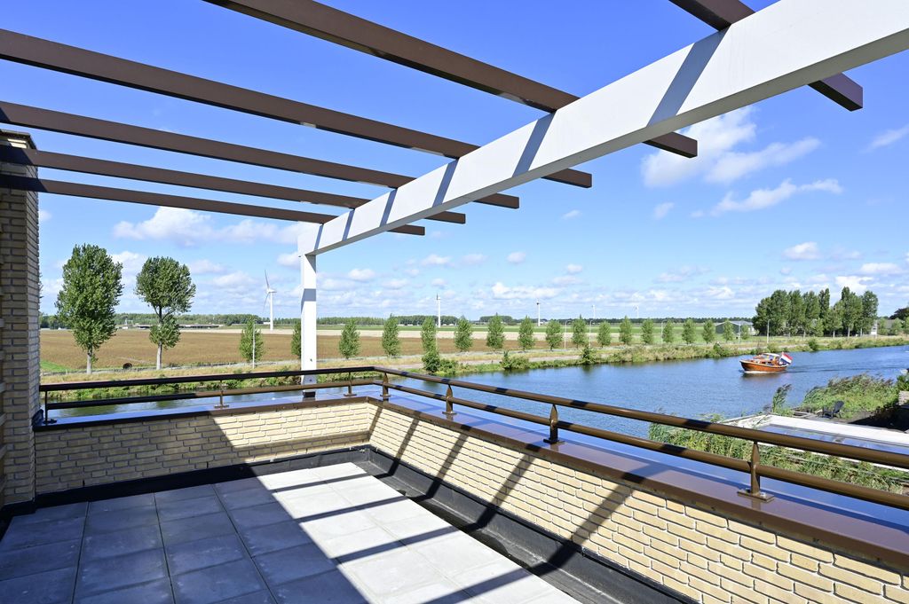 Property photo 3 of 46