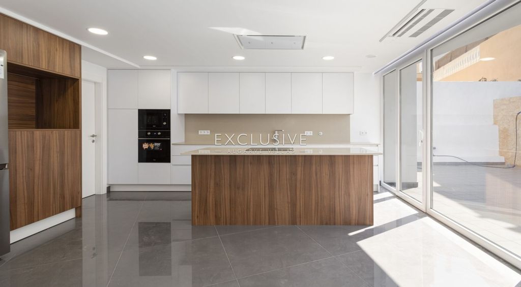 Property photo 3 of 33