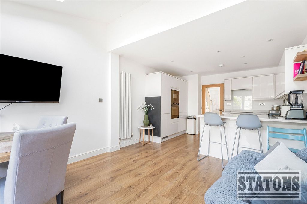 Property photo 3 of 20 Picture No. 06