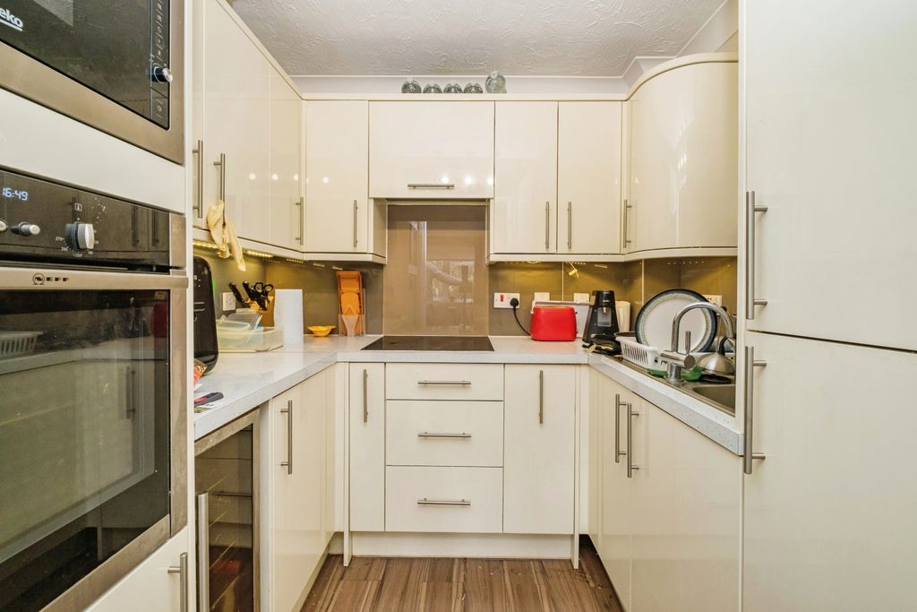 Property photo 2 of 14 Kitchen