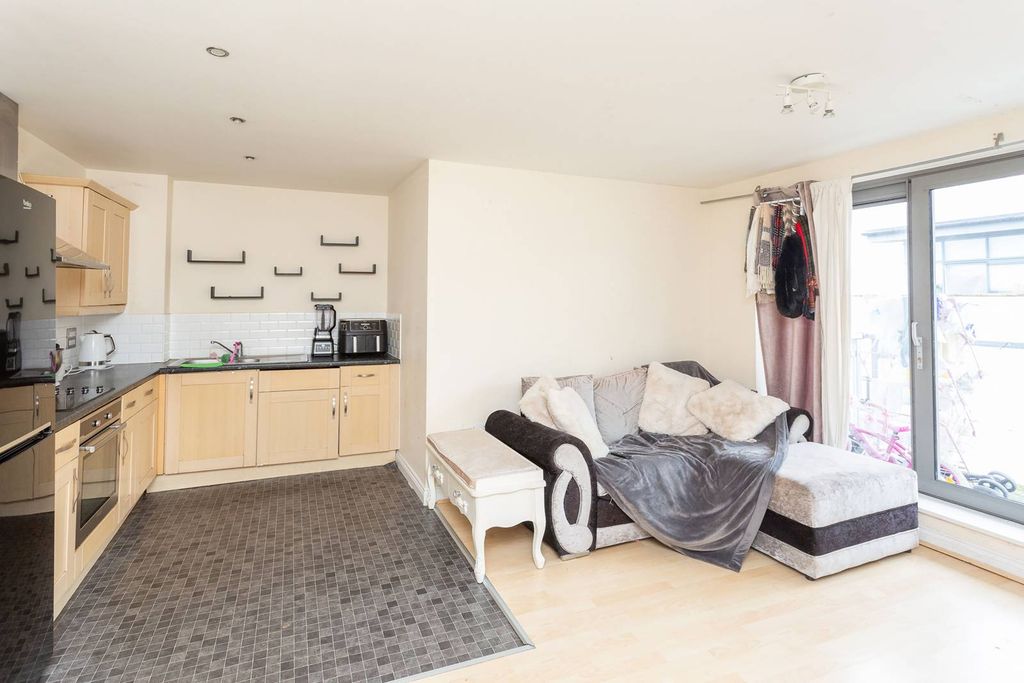 Property photo 1 of 12