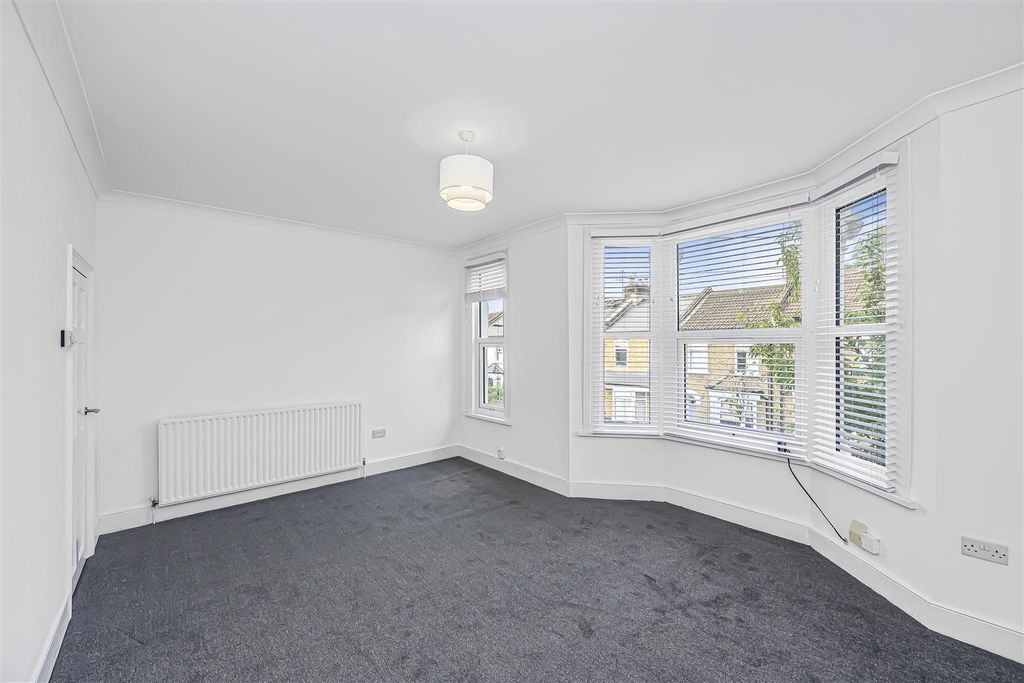 Property photo 2 of 13 39B Oakdale Road-11.Jpg