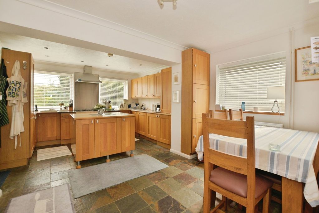 Property photo 3 of 17 Pbox-Img.Jpg