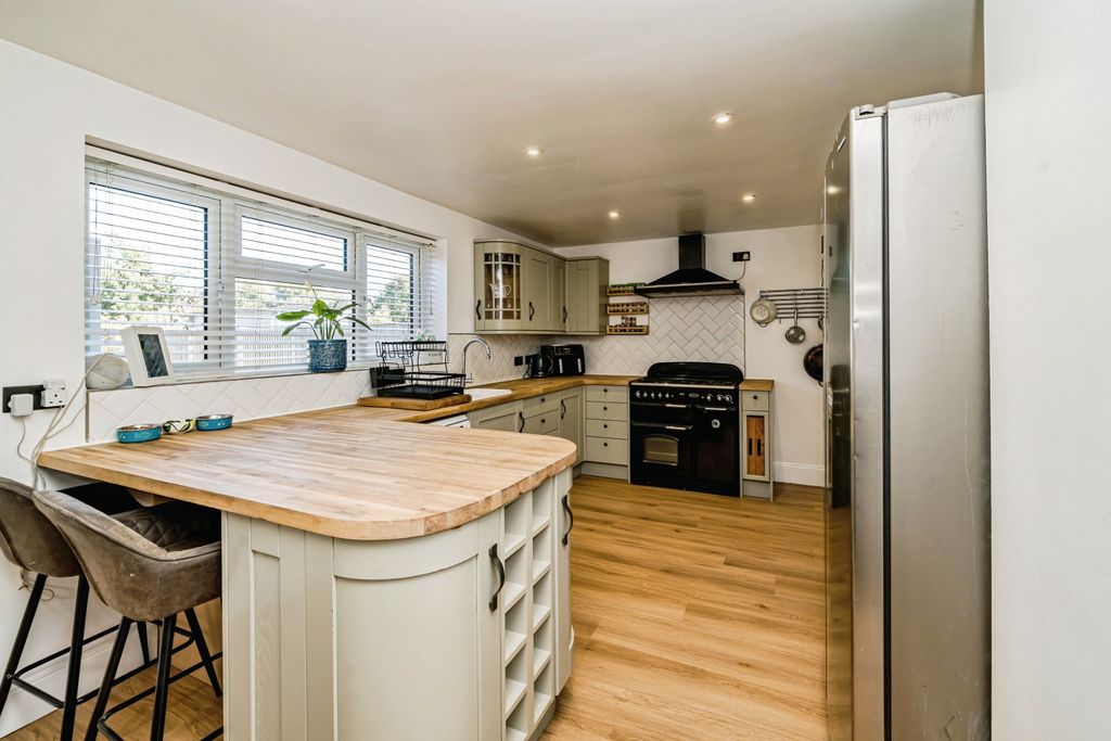 Property photo 2 of 21 23Woodfieldroad-22
