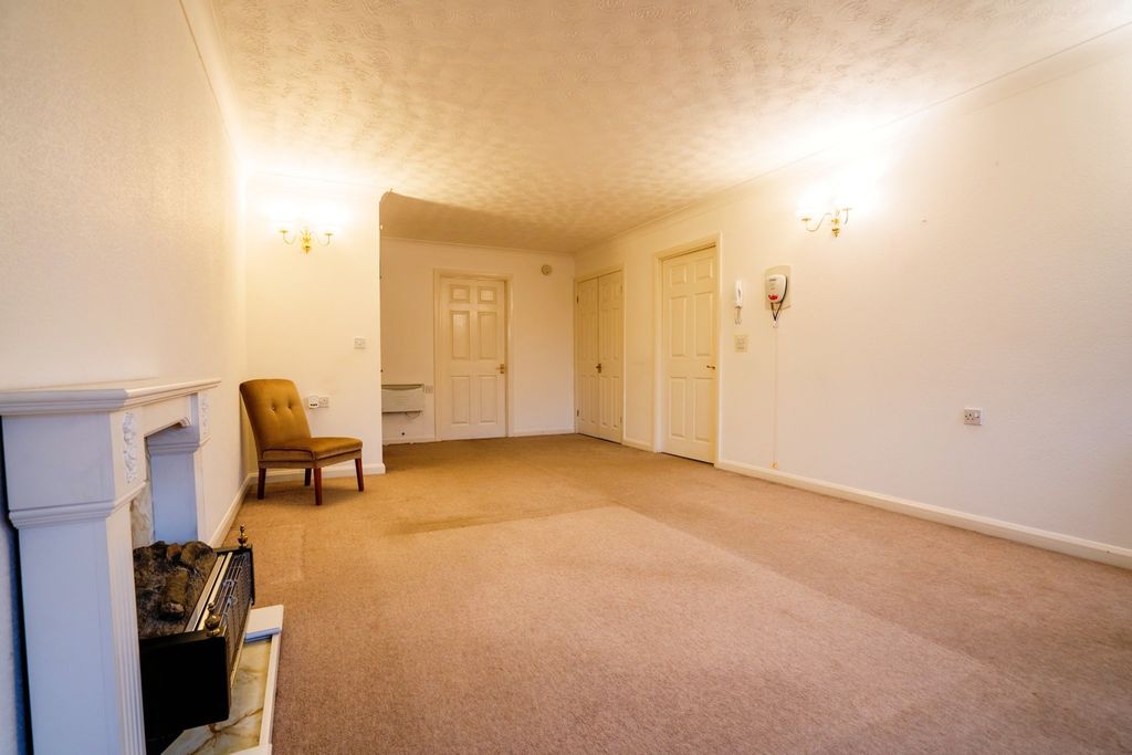 Property photo 2 of 14 Lounge