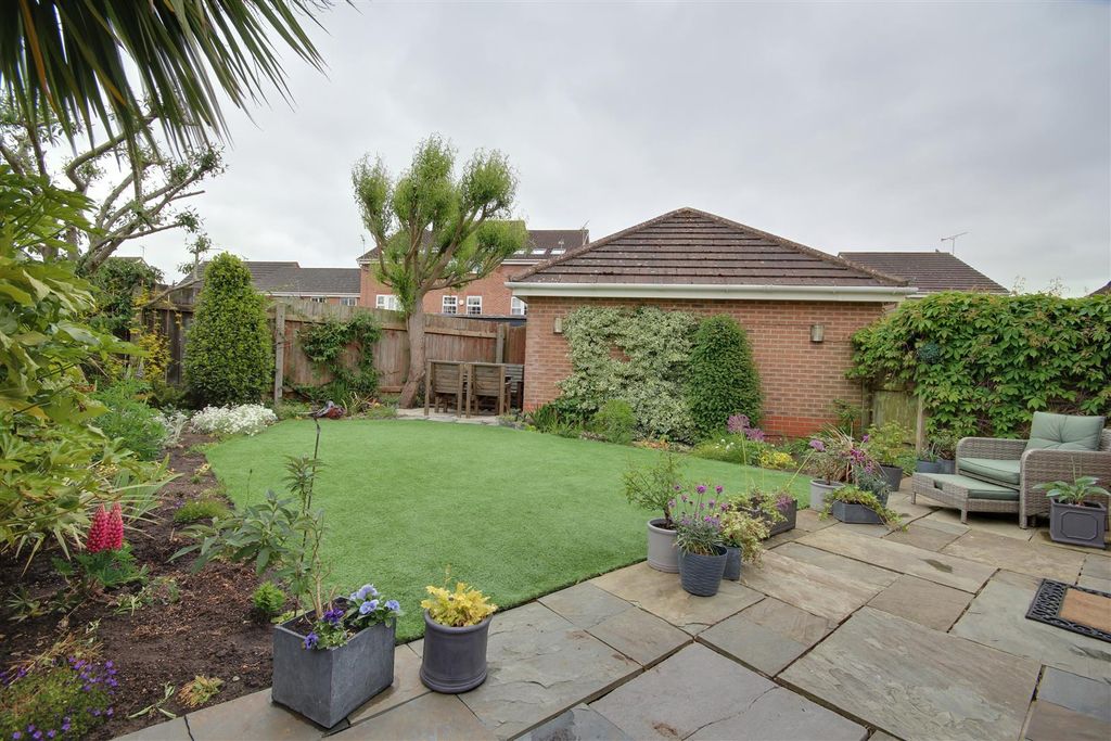 Property photo 3 of 14 Outside