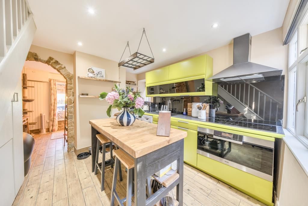 Property photo 2 of 21 Kitchen