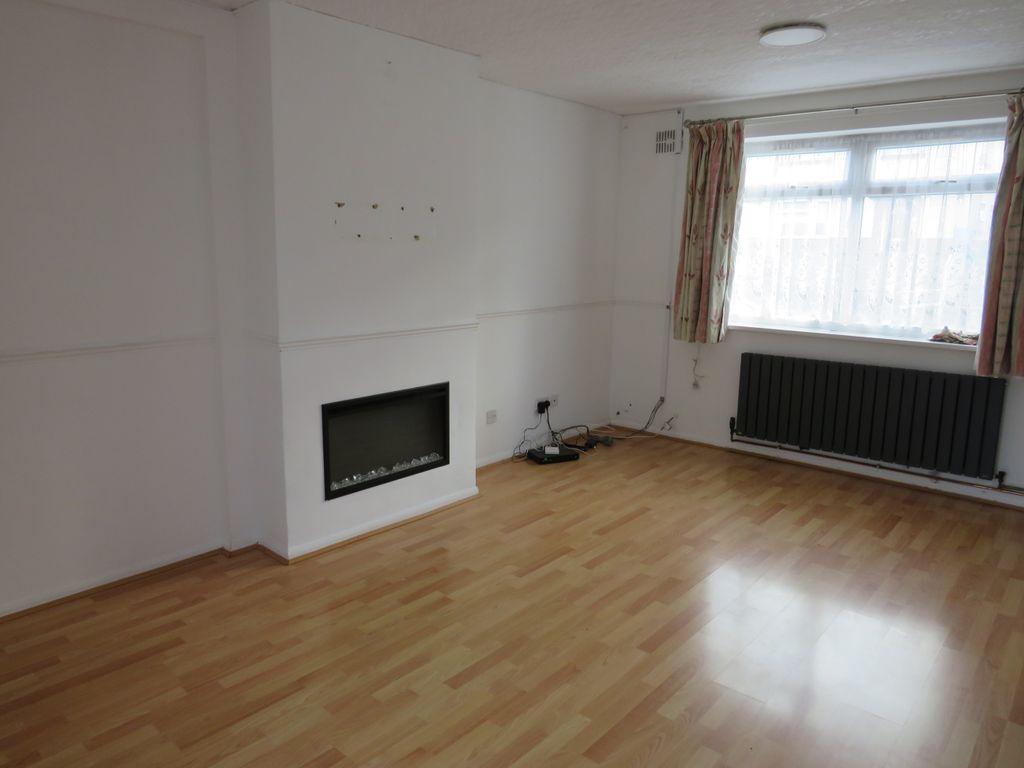 Property photo 3 of 7 Living Room