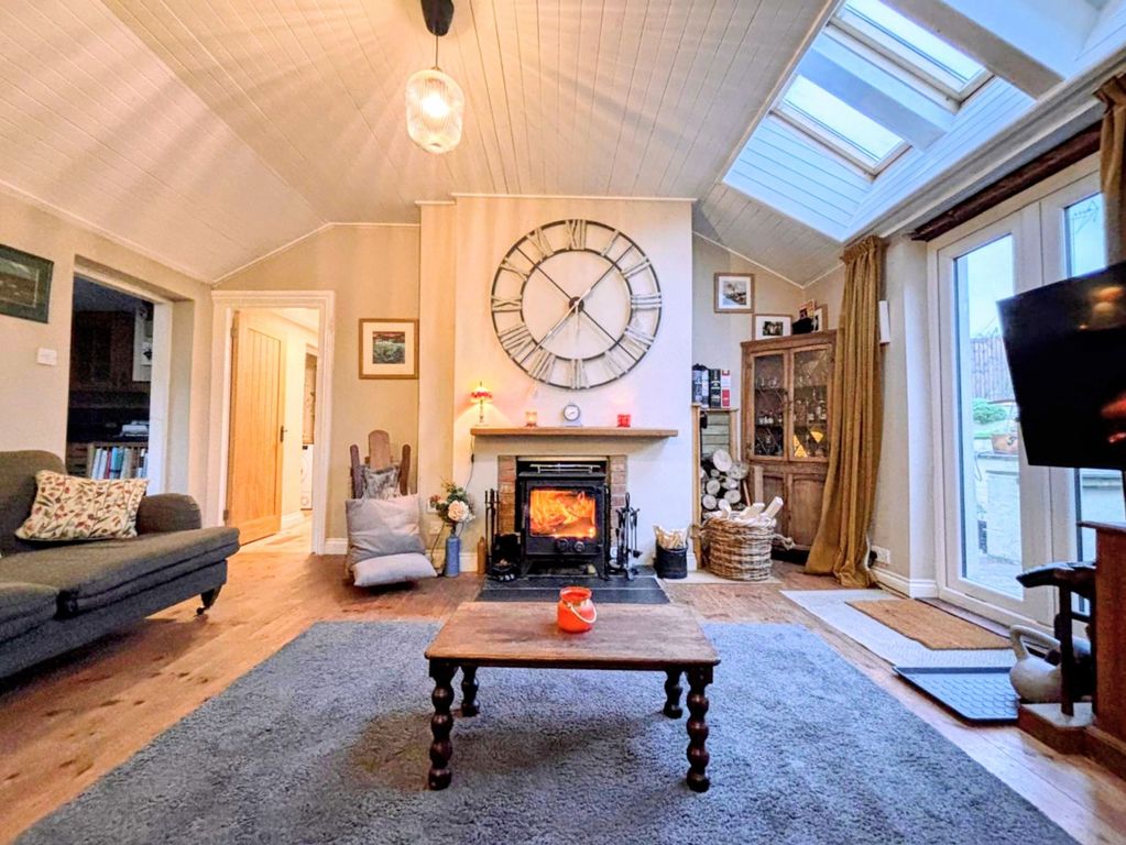 Property photo 3 of 32