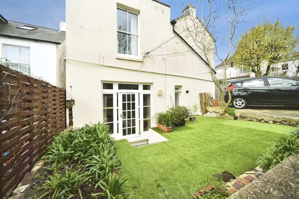 Property photo 1 of 21