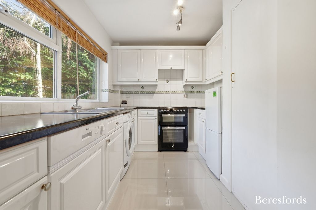 Property photo 2 of 12 Kitchen