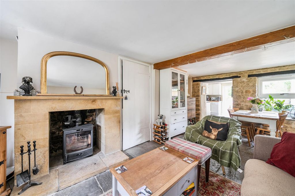 Property photo 2 of 39 Sitting Room