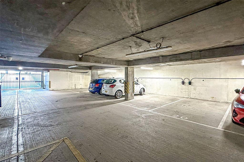 Property photo 3 of 14 Picture No. 15