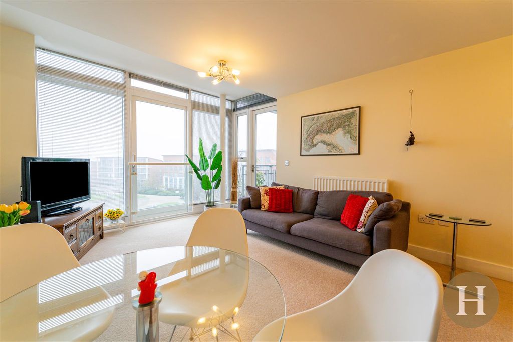 Property photo 3 of 23 Hadleigh Estate Agents-20.Jpg