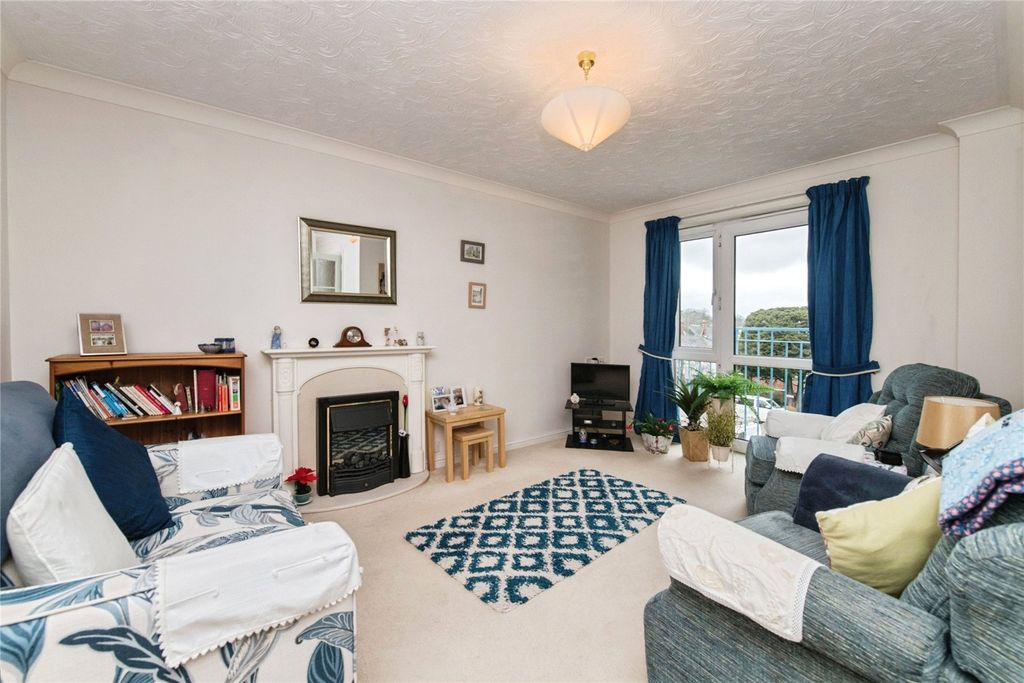 Property photo 2 of 10 Lounge