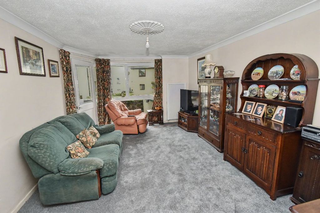 Property photo 2 of 8