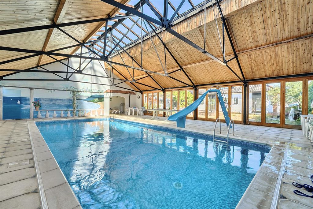 Property photo 2 of 24 Swimming Pool