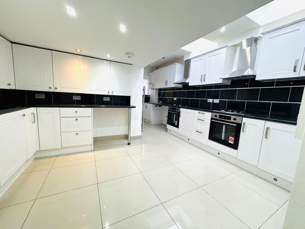 Property photo 1 of 17 Photo 17