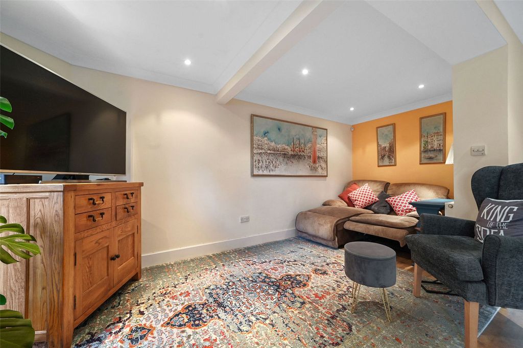 Property photo 1 of 22 Picture No. 11