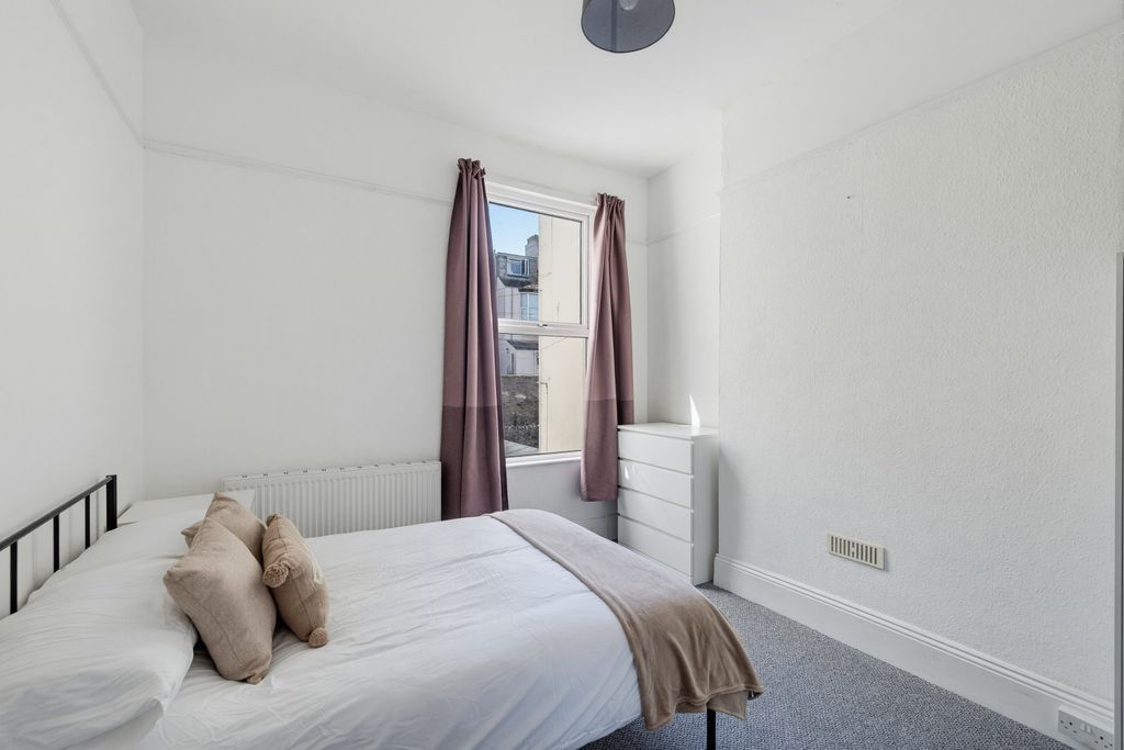 Property photo 1 of 7 0018